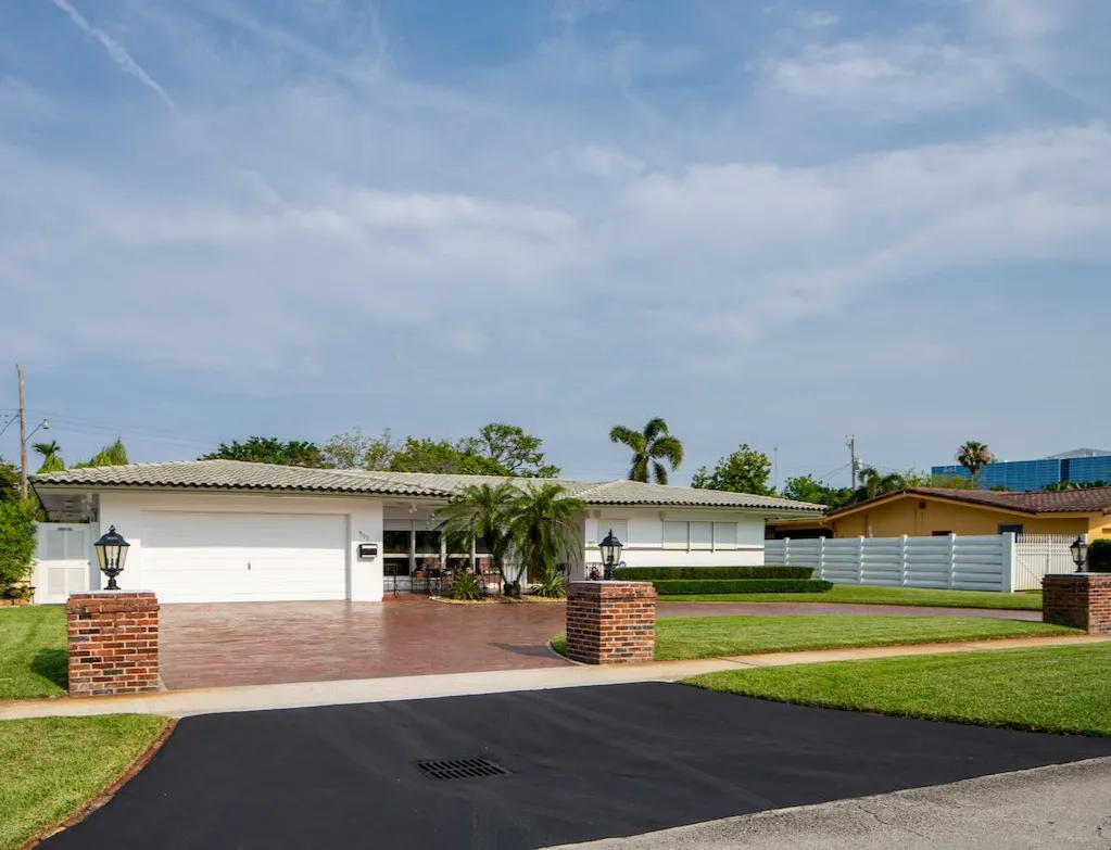 Home in Hialeah, FL with an asphalt driveway which has been resurfaced by asphalt contractors in Miami